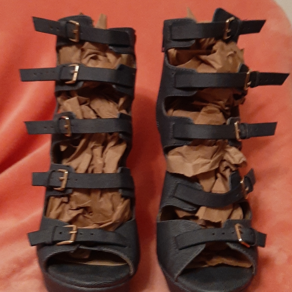 Women's shoes